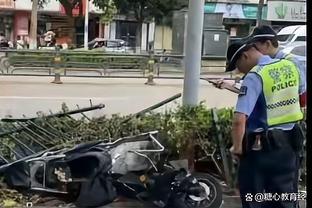 ?奥尼尔演出后被警察包围！？其实是在和警察蜀黍合照啦！